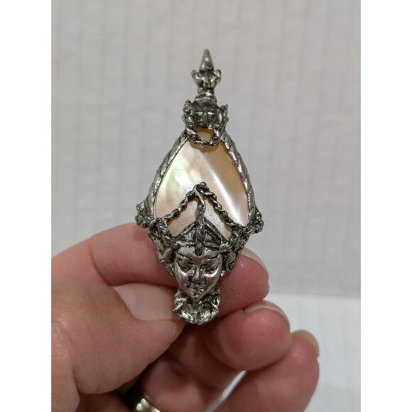 Selro Selini Silver Tone Face Mask Mother Of Pearl Unique Costume Brooch Pin - Picture 5 of 7